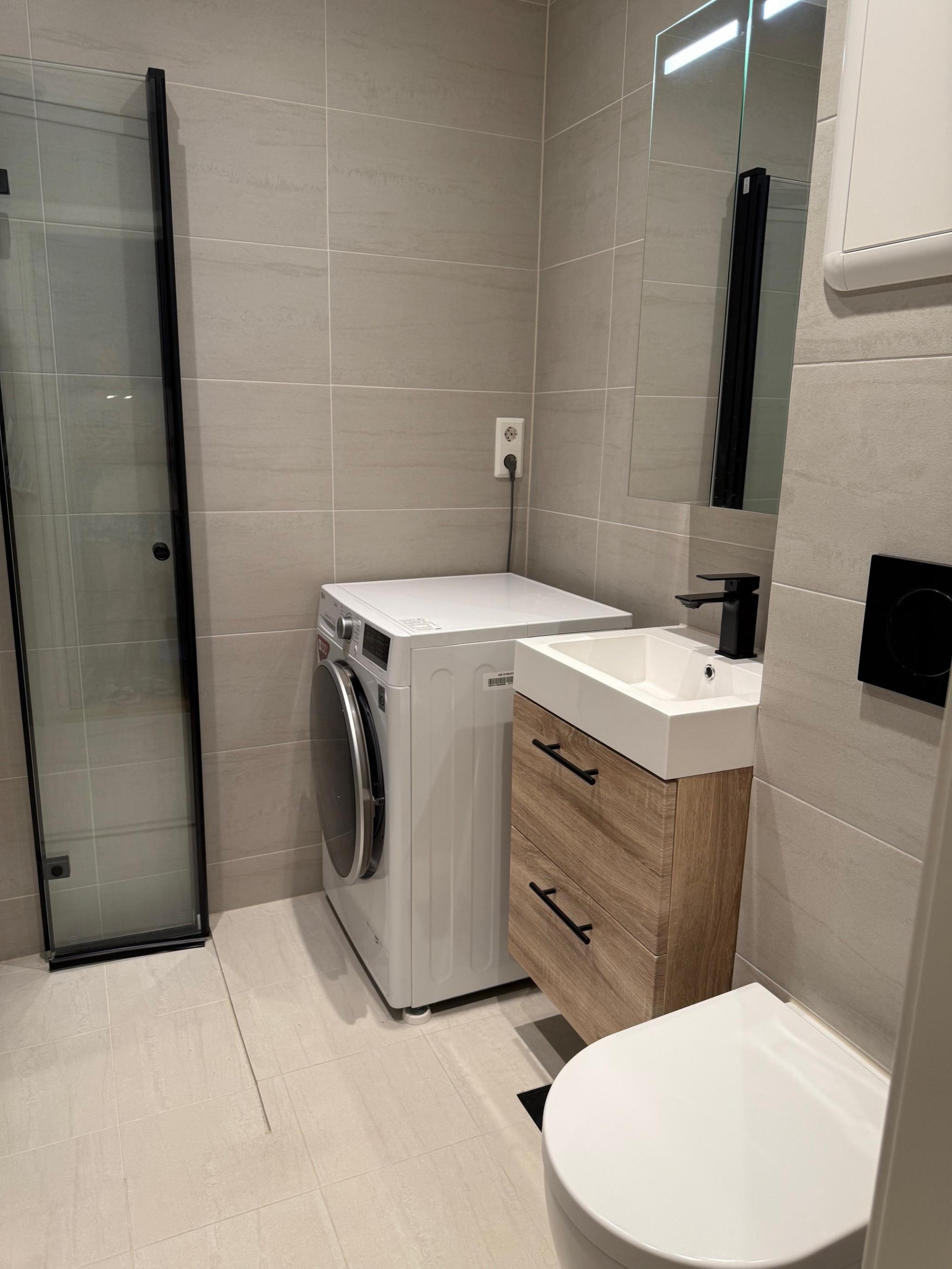 Bad totalrenovert høsten 2022. Varmekabler i gulv.